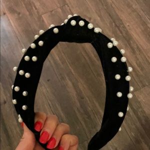 Velvet headband with pearls